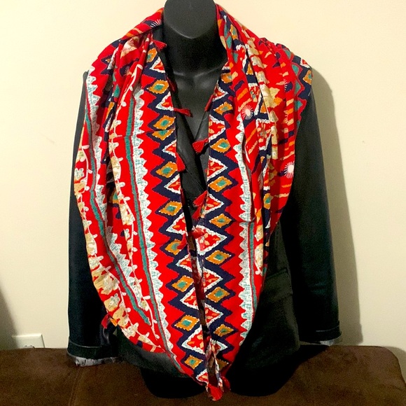 Pretty persuasion, infinity scarf with tassels - Picture 1 of 3